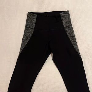 Old Navy Active go dry athletic leggings